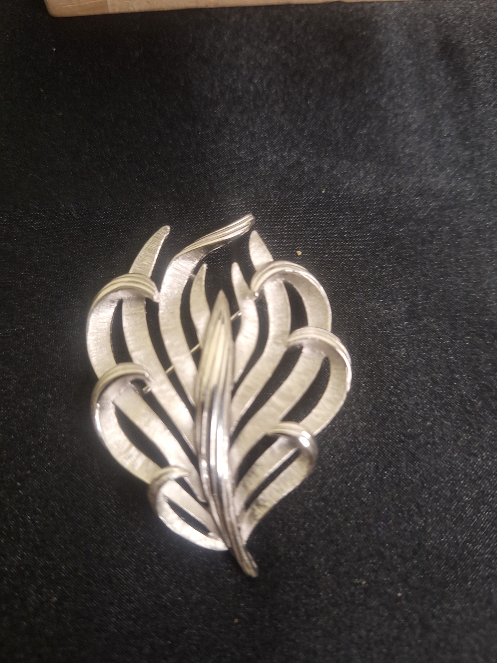 Crown Trifaru Silver Leaf Brooch — Elegant Silver-Tone Accent